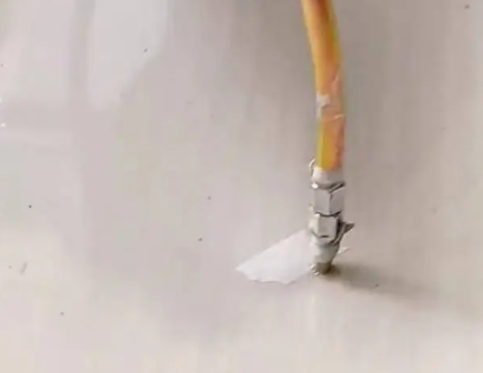监利瓷砖空鼓维修公司专业解答在瓷砖铺贴过程中，如果使用的砂料过粗（如全部使用了粗砂），可能会导致以下问题